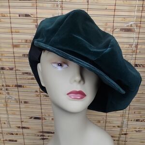 Chic Forest Green Velvet Beret